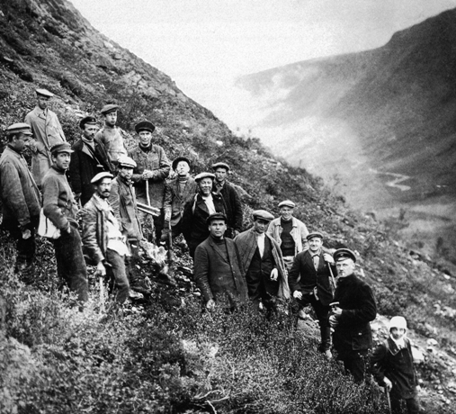 A E Fersman (at the centre) during the geological excursion to the Kukisvumchorr apatite deposit located (Photo courtesy of Prof Y L Voytekhovsky at KSC)